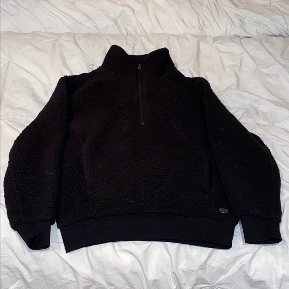 ✨super comfy plush black 3/4 zip for sale! ✨